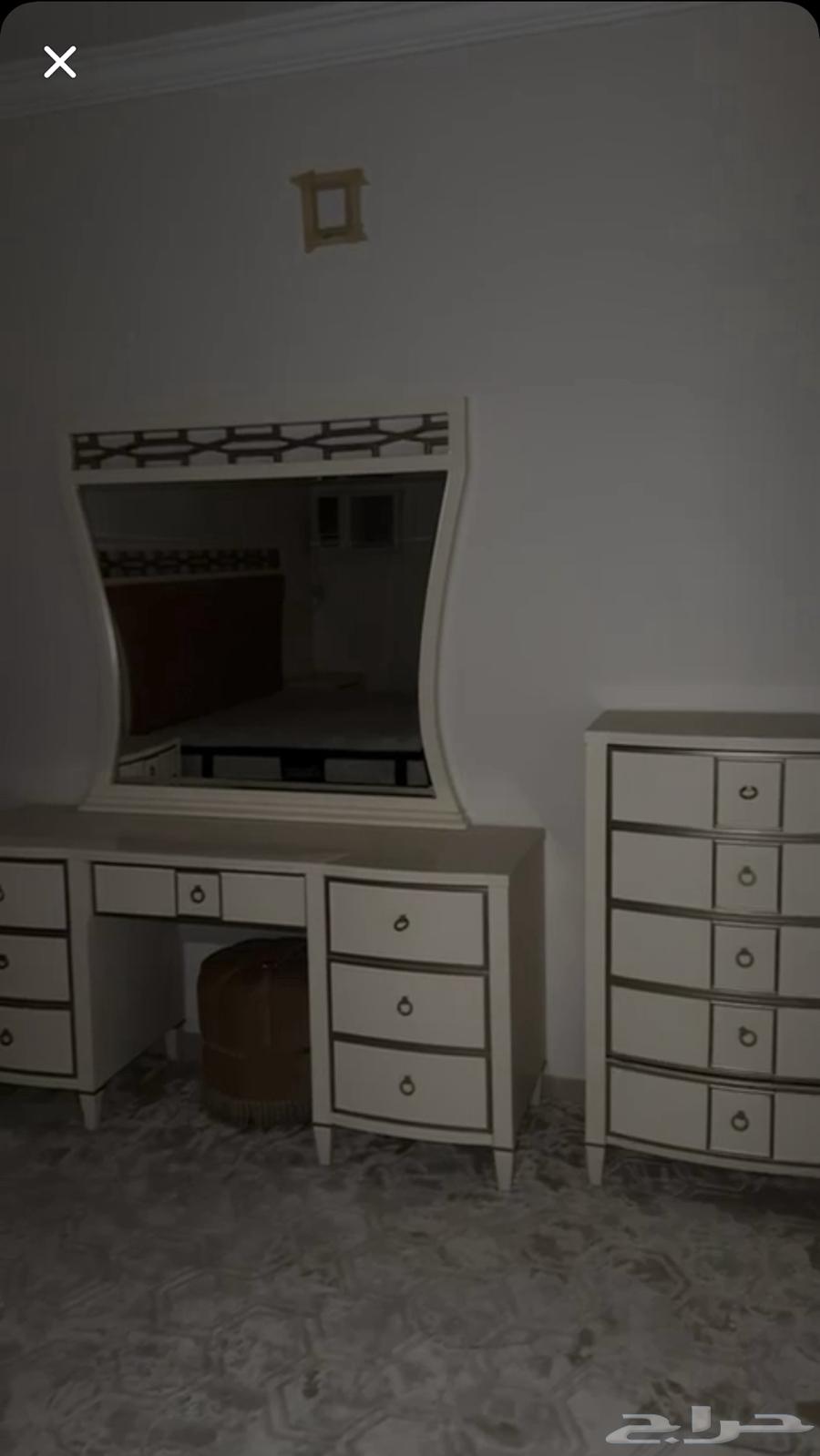 (غرفة نوم من شركة المطلق للمفروشات) (عمر المنتج سنتين)64402803839235113