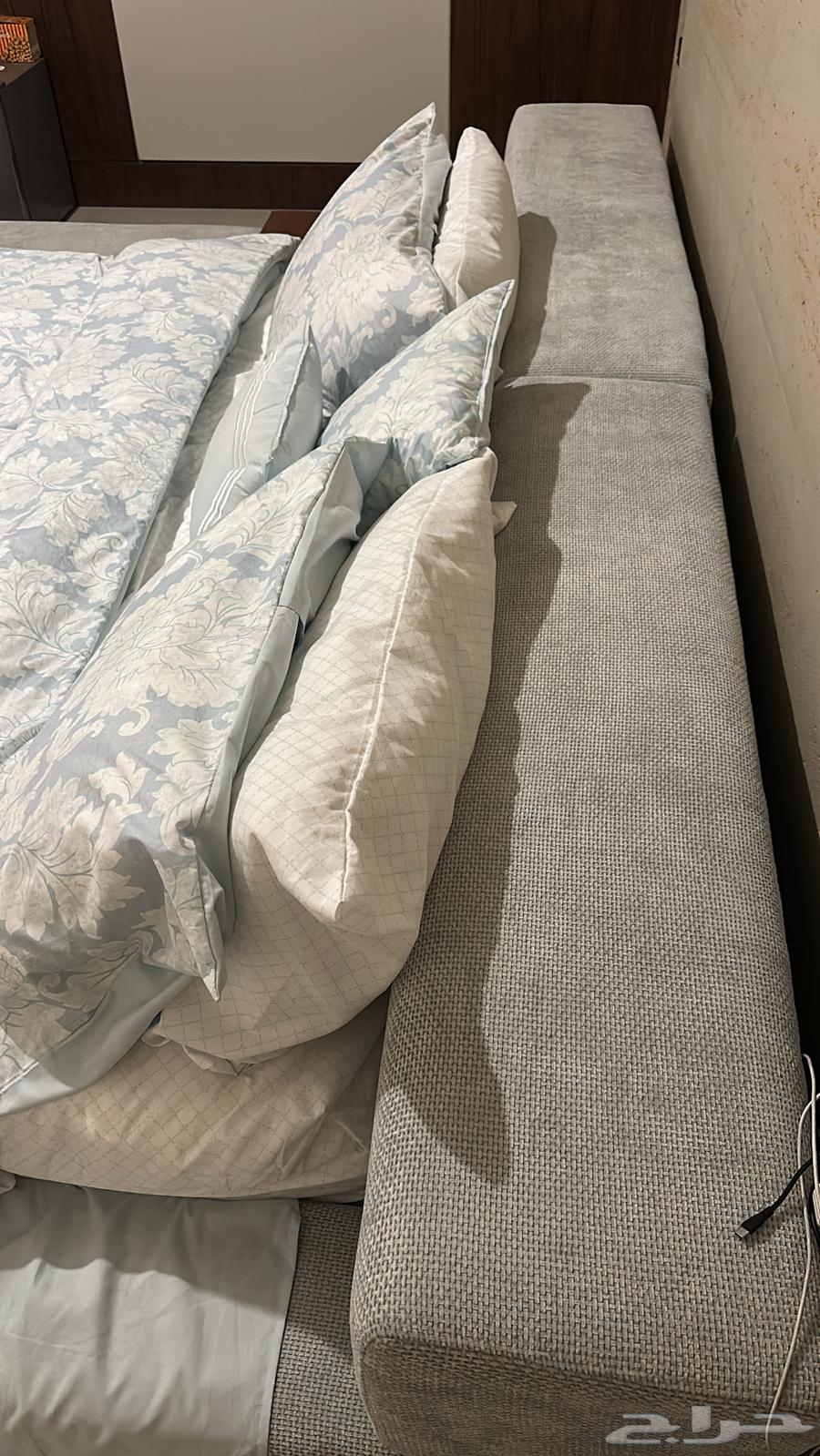 سرير تفصيل فاخر للبيع64404652837505113