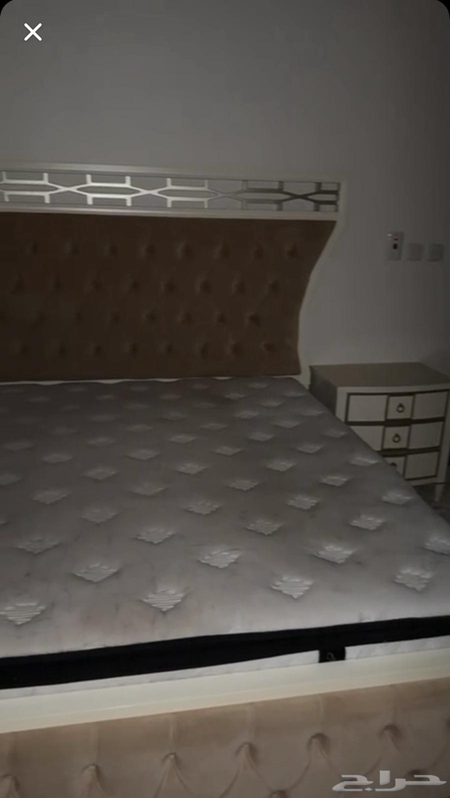 (غرفة نوم من شركة المطلق للمفروشات) (عمر المنتج سنتين)64402803839235112