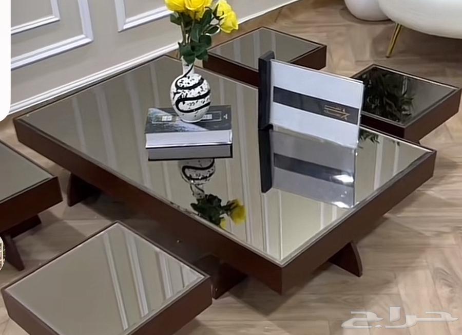 We have customized tables available, as well as ready-made dining tables and custom-made dining tables.63617828786434114