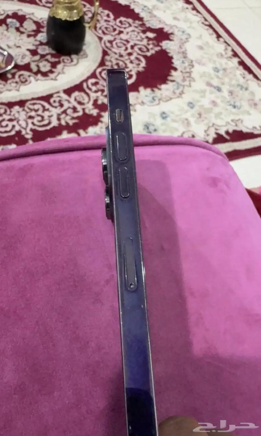 ايفون 14 برو فقط خط في الشاشه لاتؤثر على اللمس64402394952451111