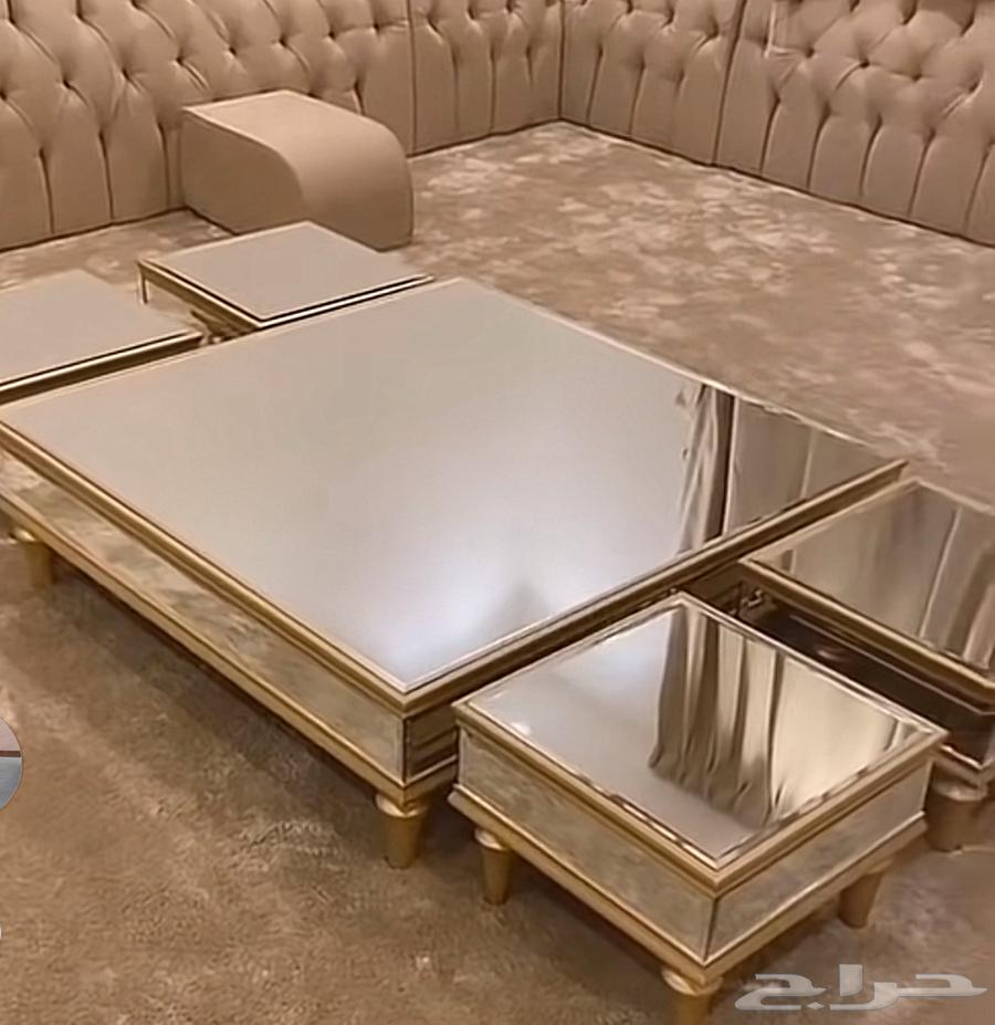 We have customized tables available, as well as ready-made dining tables and custom-made dining tables.63617828786434111