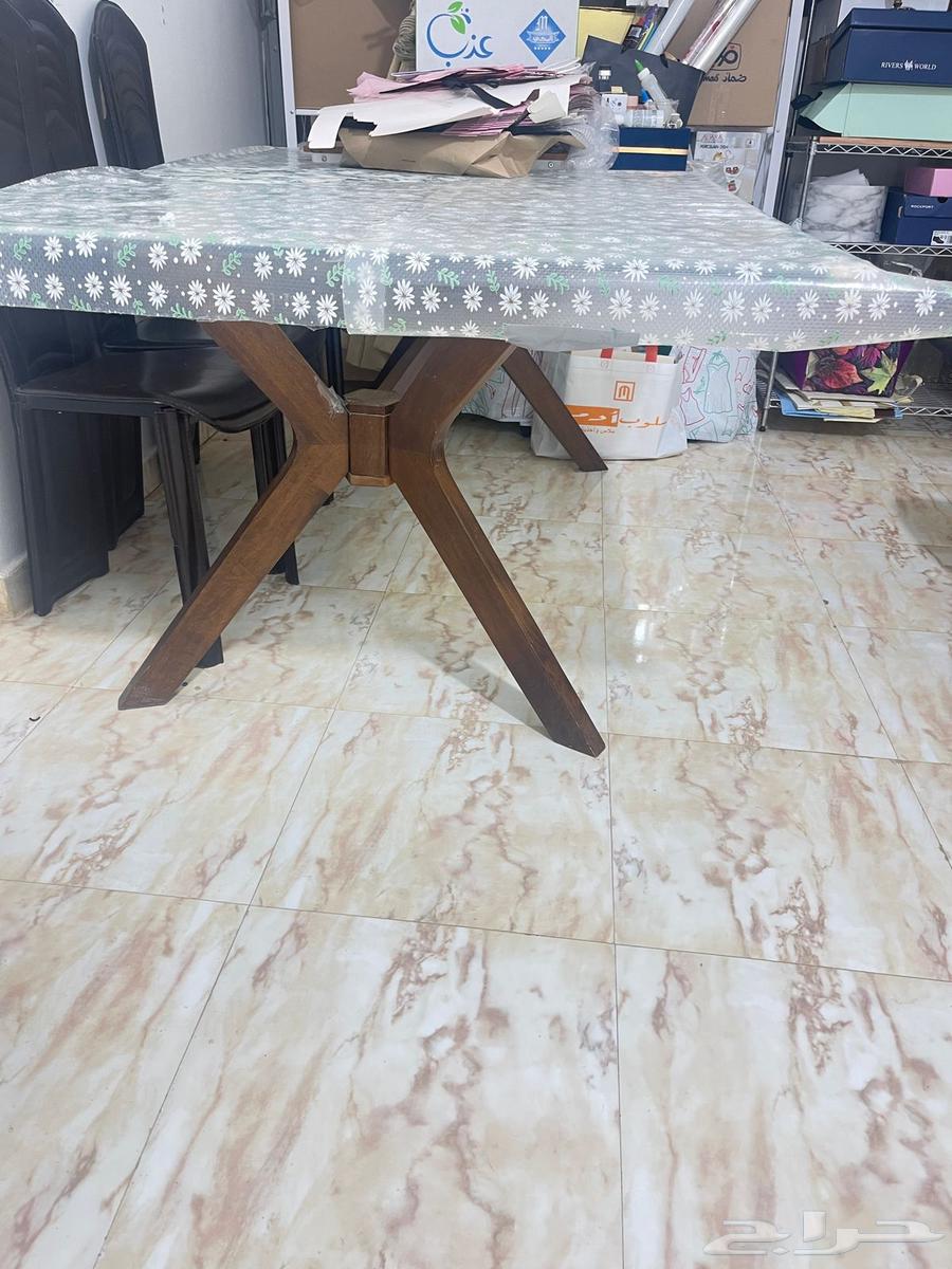 طاولة زجاج وارجل ستستيل ب 100ريال64404736556162110