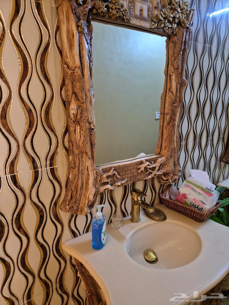 مغسلتين رخام محفوره جديده ونظيفه جدا مع مرايتها64404778401539110