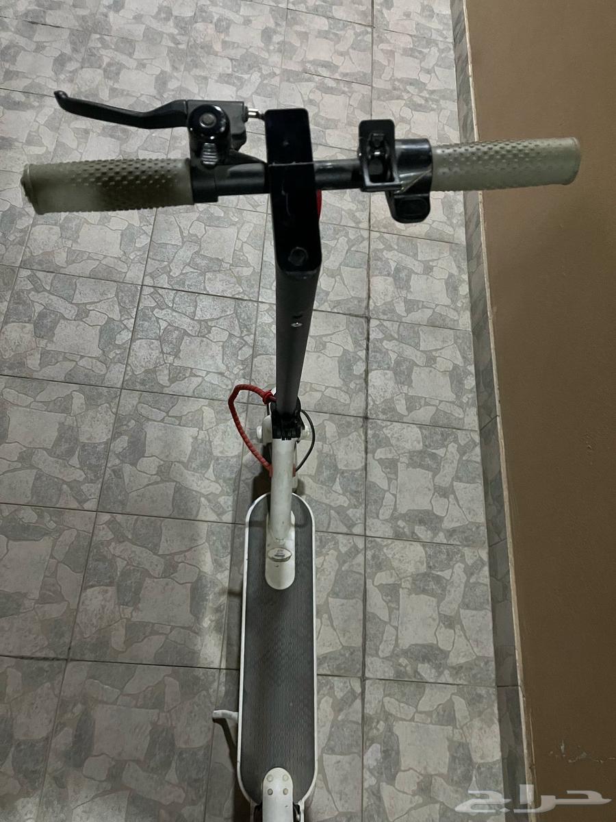 سكوتر واقف ابيض64401300036226110