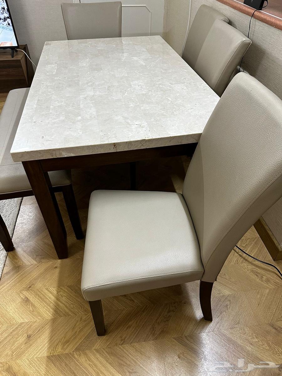 Dining Table64403346566146111