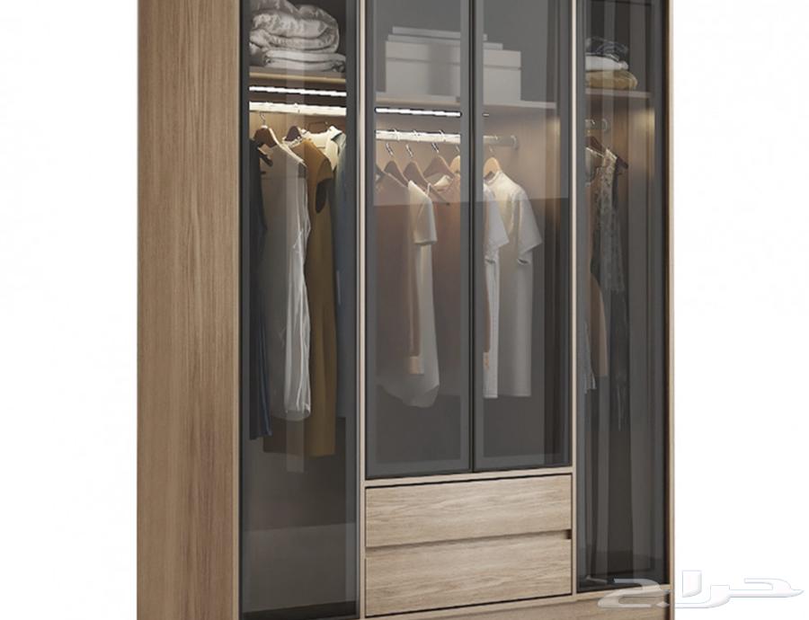 دولاب ملابس خشب مع ابواب قزاز (شبه جديد)64404041863553111