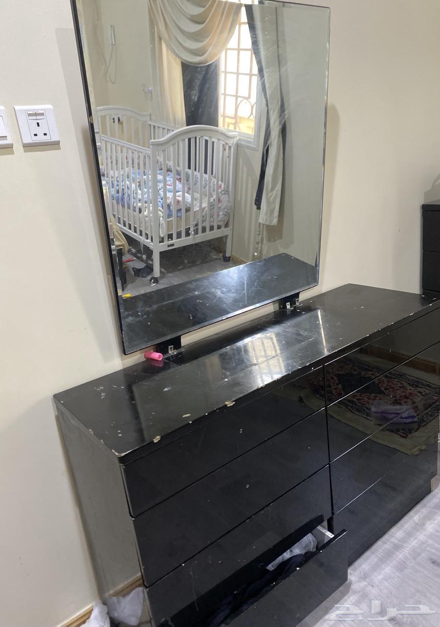 Good condition bedroom set with mattress, 2 dressers, a five-drawer dresser, wardrobe, and door64401578266243112