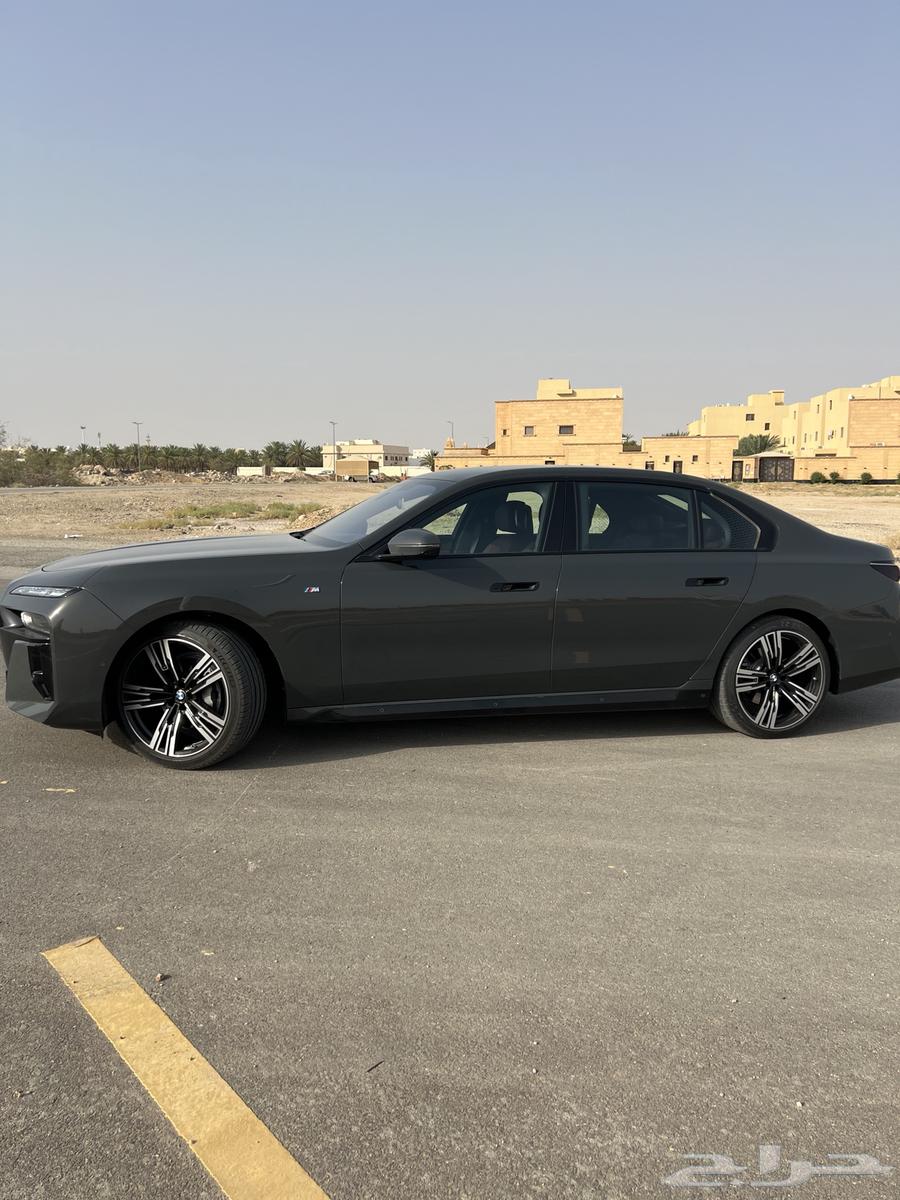 بي ام دبليو 735i 202463618154631937111