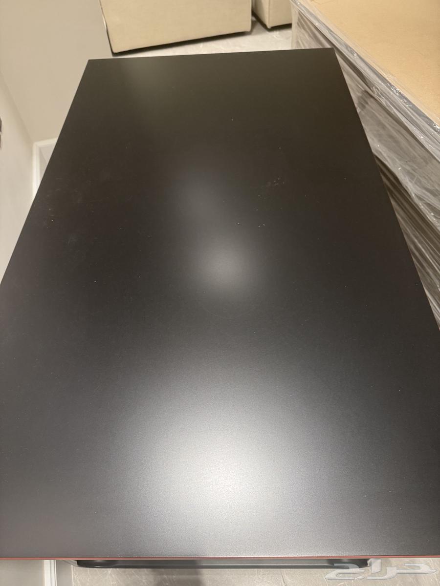 طاولة في حالة ممتازة وجديدة من ايكيا مقاس 140 في 7564404153226881112