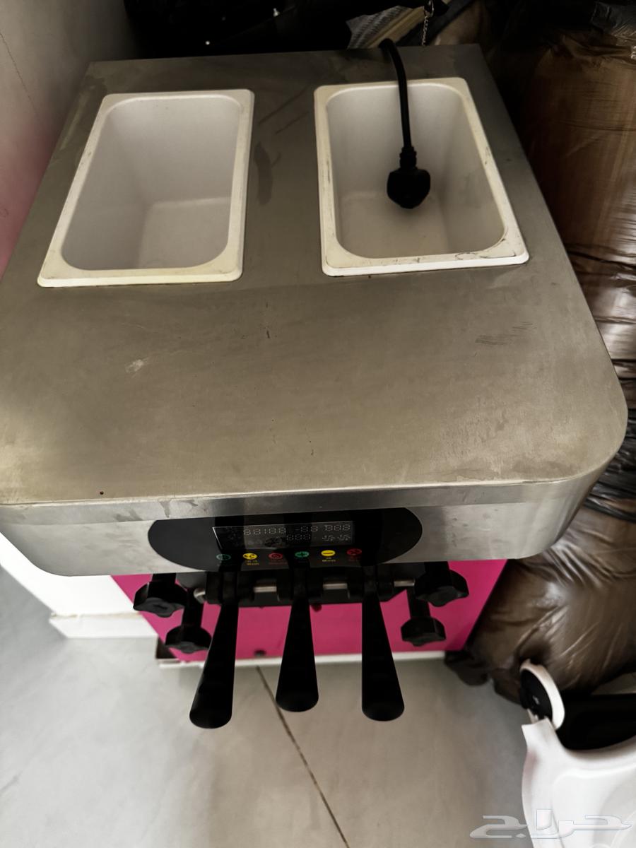 Ice cream machine63619560965633112