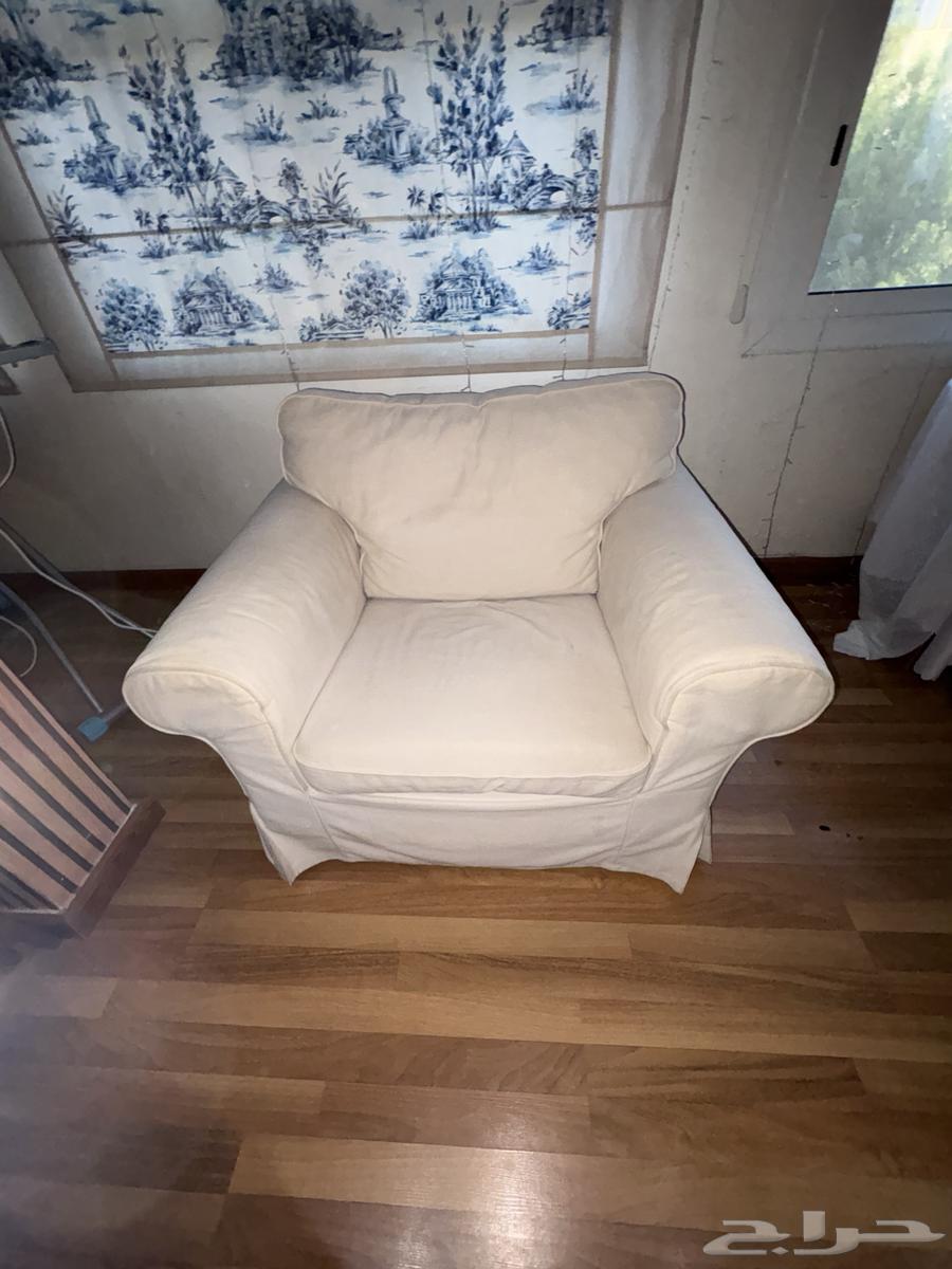 كرسي ايكيا ذراعين مفرد لون بيج بحاله نظيف جدا 60064403649739777111