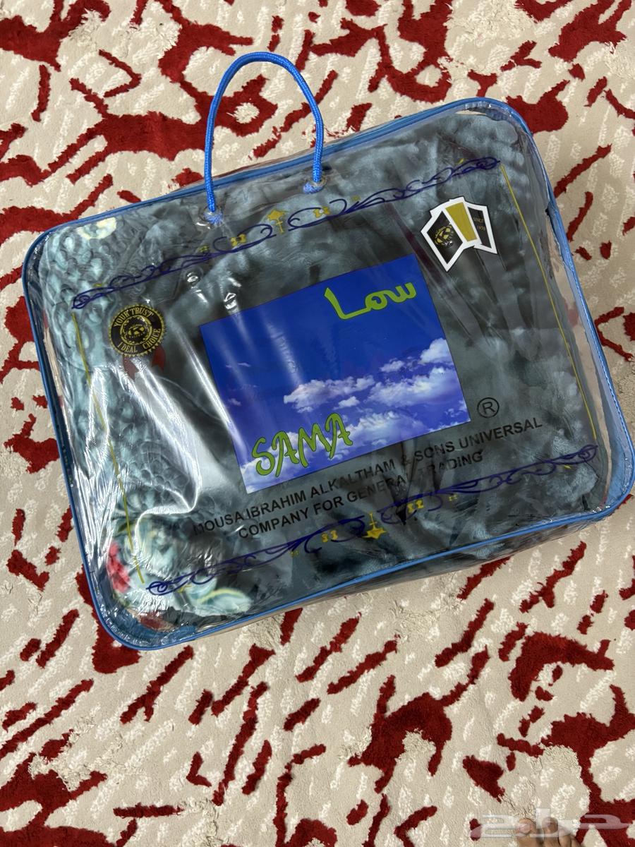 A new blanket, heavy, clean, and with a lovely color64404028231554111