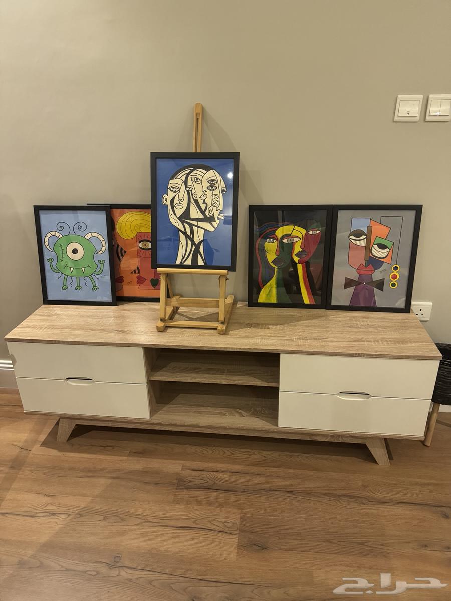 طاولة تلفزيون نظيفة جدا طول 16064404472987650110