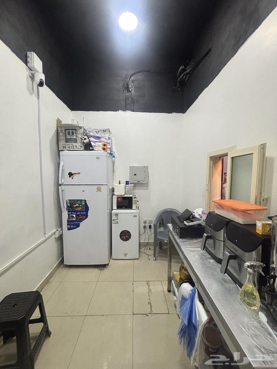 للتقبيل محل بموقع مميز63613881790593111