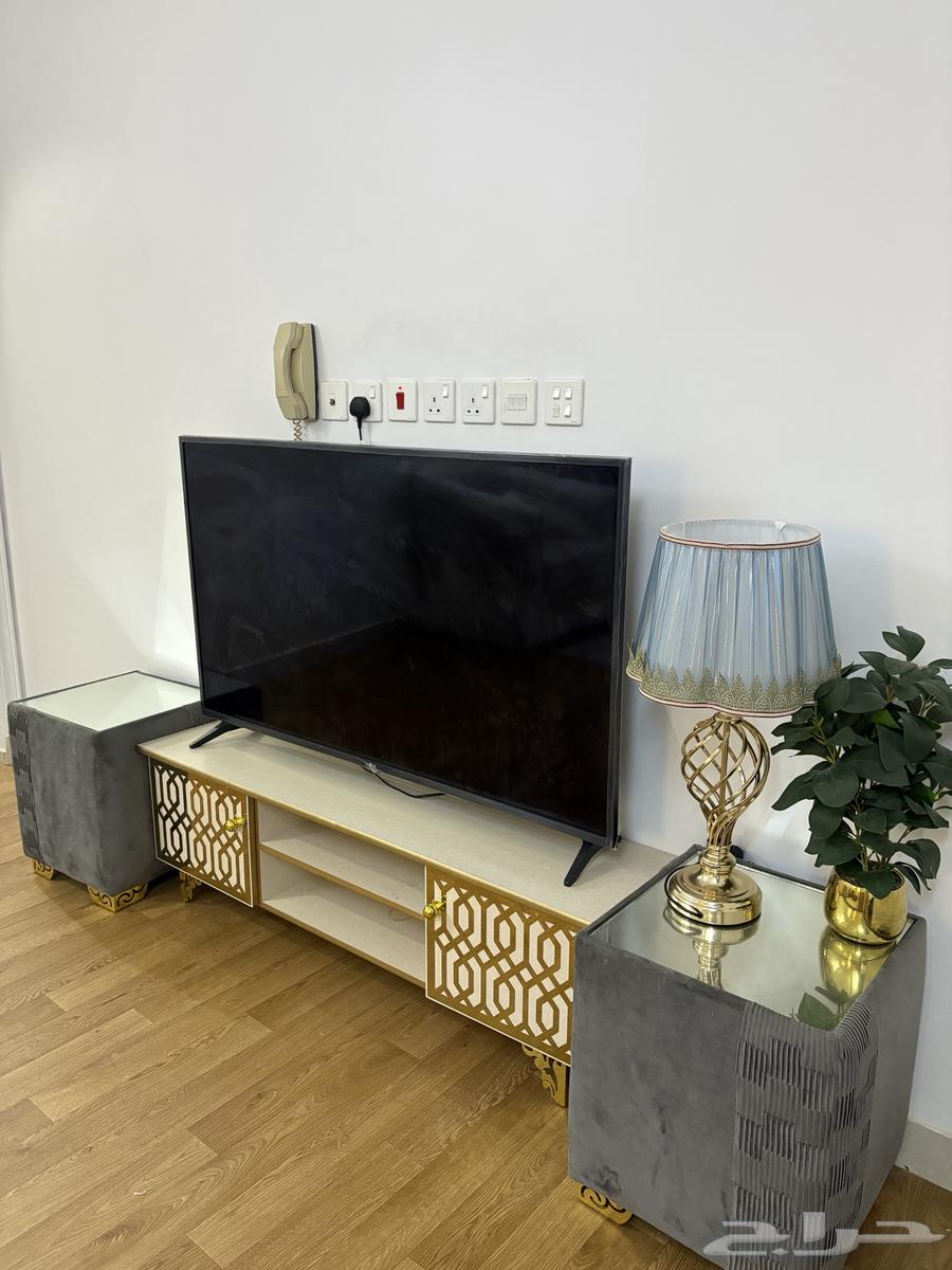 كنب شبه جديد مع طاوله قهوه وطاولات خدمه وستاره وطاوله تلفاز64403854695169113