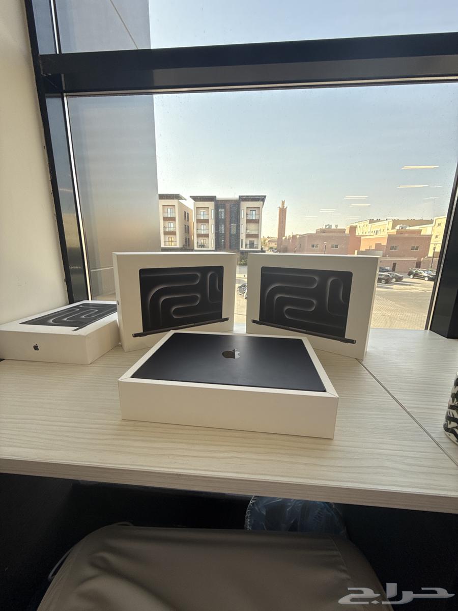 MacBook Pro M4 Max 1TB Quantity 3 Units64401647513217110