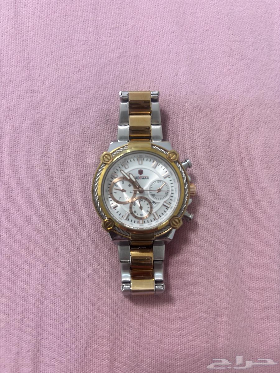 ساعات نسائية استعمال نظيف وتحتاج لبطارية سعر الحبة ب2564404861435521110