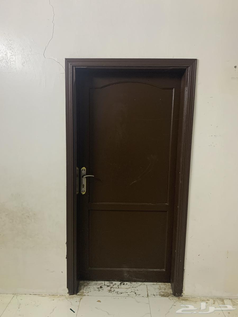 بابين خشب و 3 شبابيك نظيفة64404722598785110