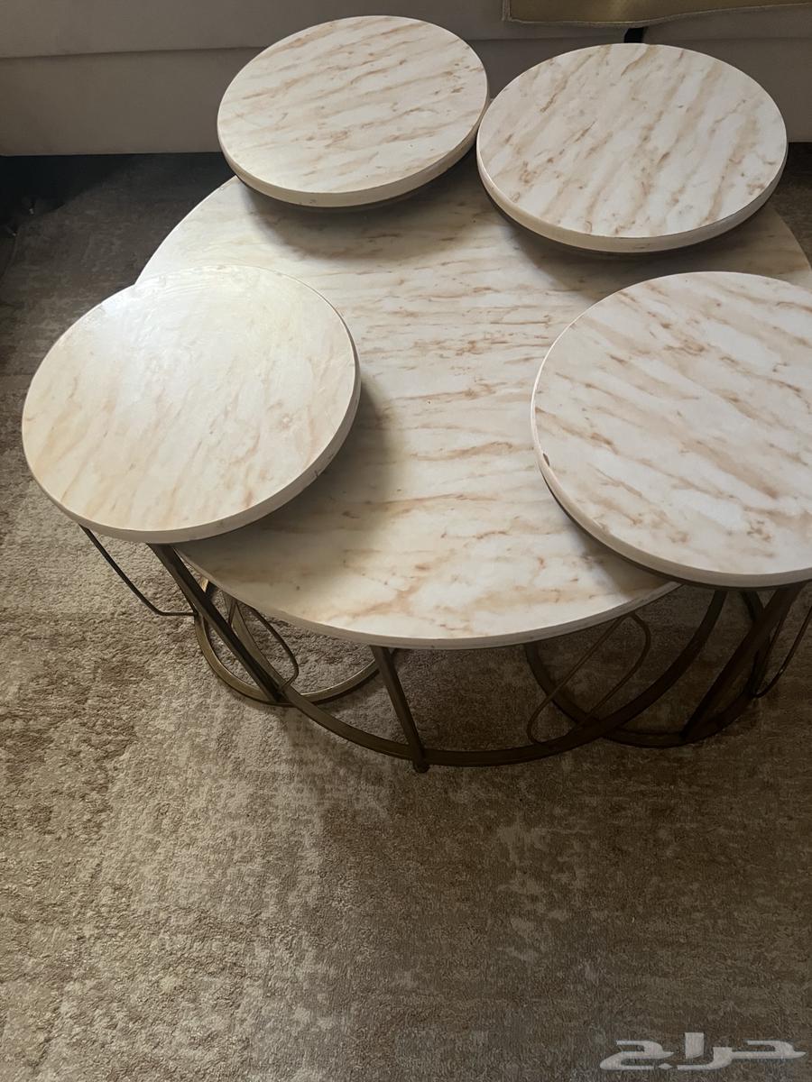 طاوله مع 4 خدمه نظيفه كل شي موضح ب الصوره64403315409665112