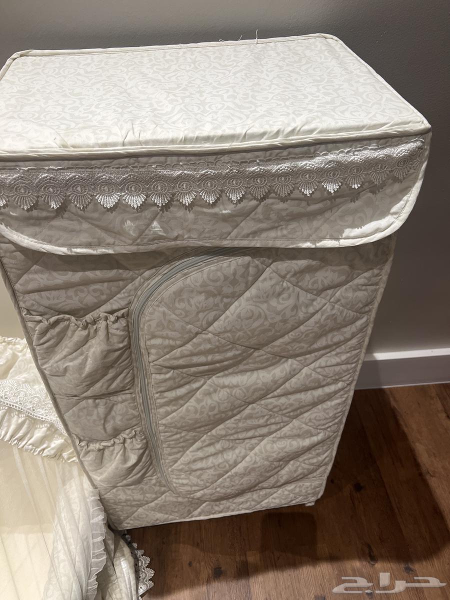 طقم دولاب وسرير مواليد نظيف ومرتب استخدام بسيط   لونه محايد64401939284354111