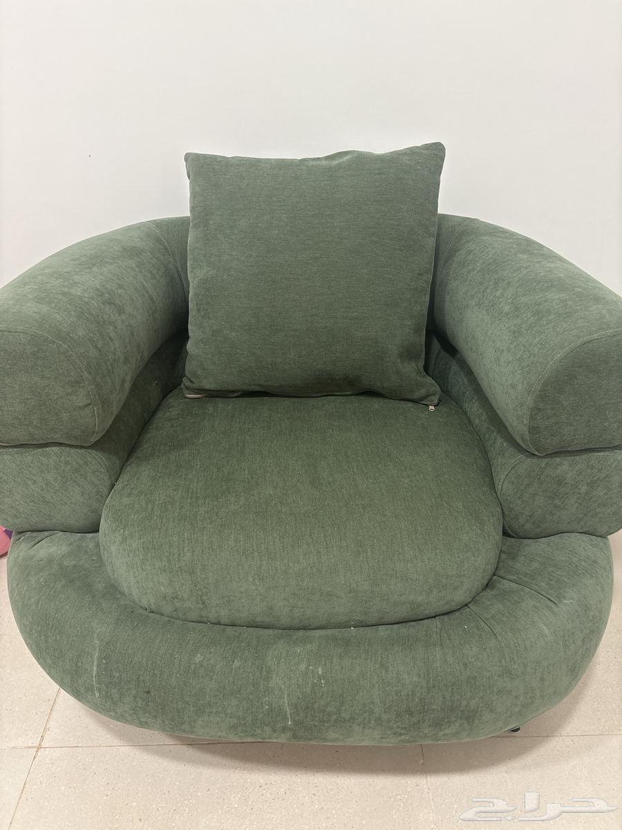 كنبتين مفرد لون أخضر فخم   شبه جديدة64401744686721111