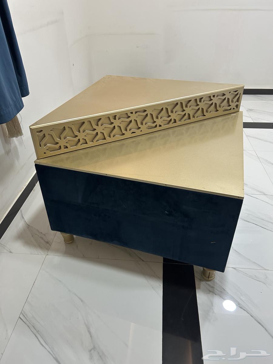 Four tables for sale and small tables64403902103809111