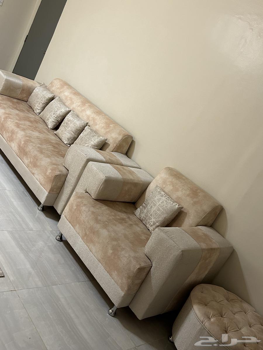 كنب للبيع خمسه قطع واثنين دائريه صغيره64402457791234113