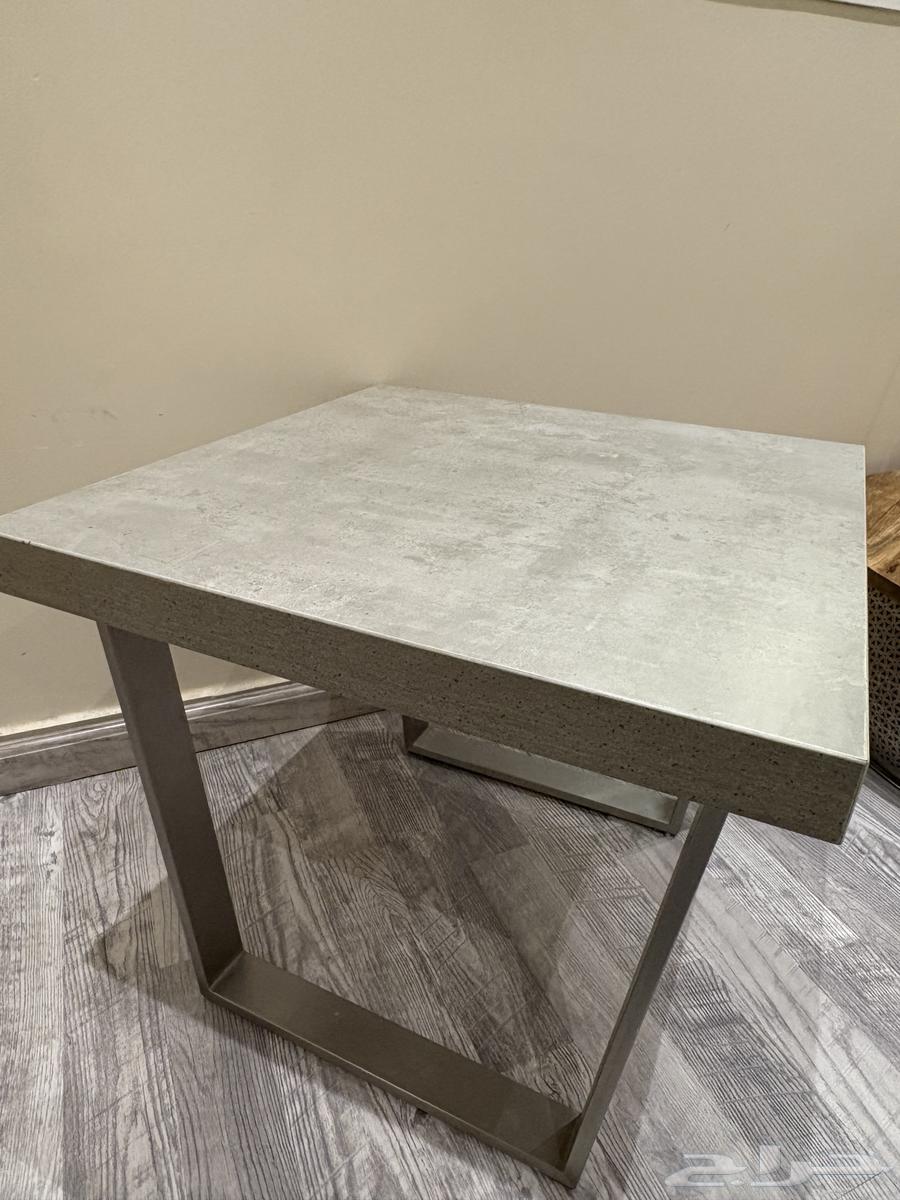 Medium-sized suitable table64401980713345111