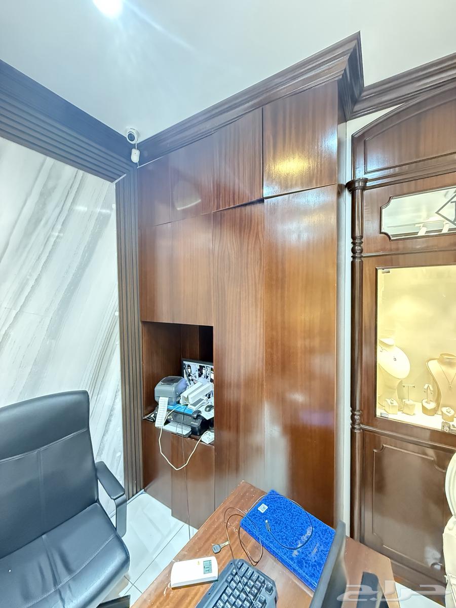 للبيع ديكور محل عبار عن 5 بترينه عرض ديكور واجه اثنين ع64403202355458114