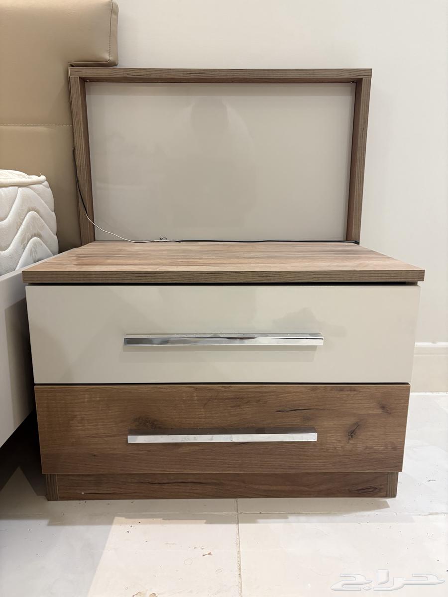 غرفة نوم من مفروشات العمر شبه جديده64402216743683112