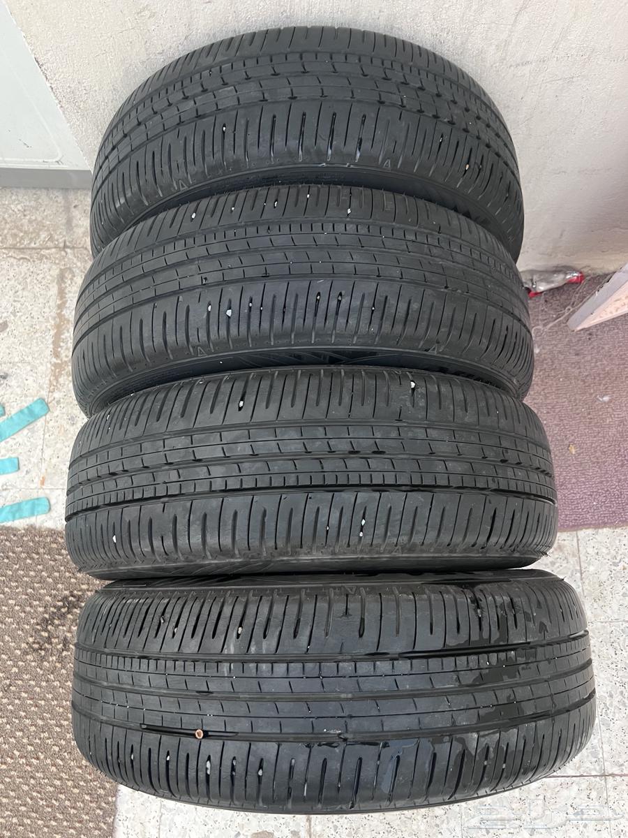Dunlop Tire Set Size 195 60 1664568728431618110
