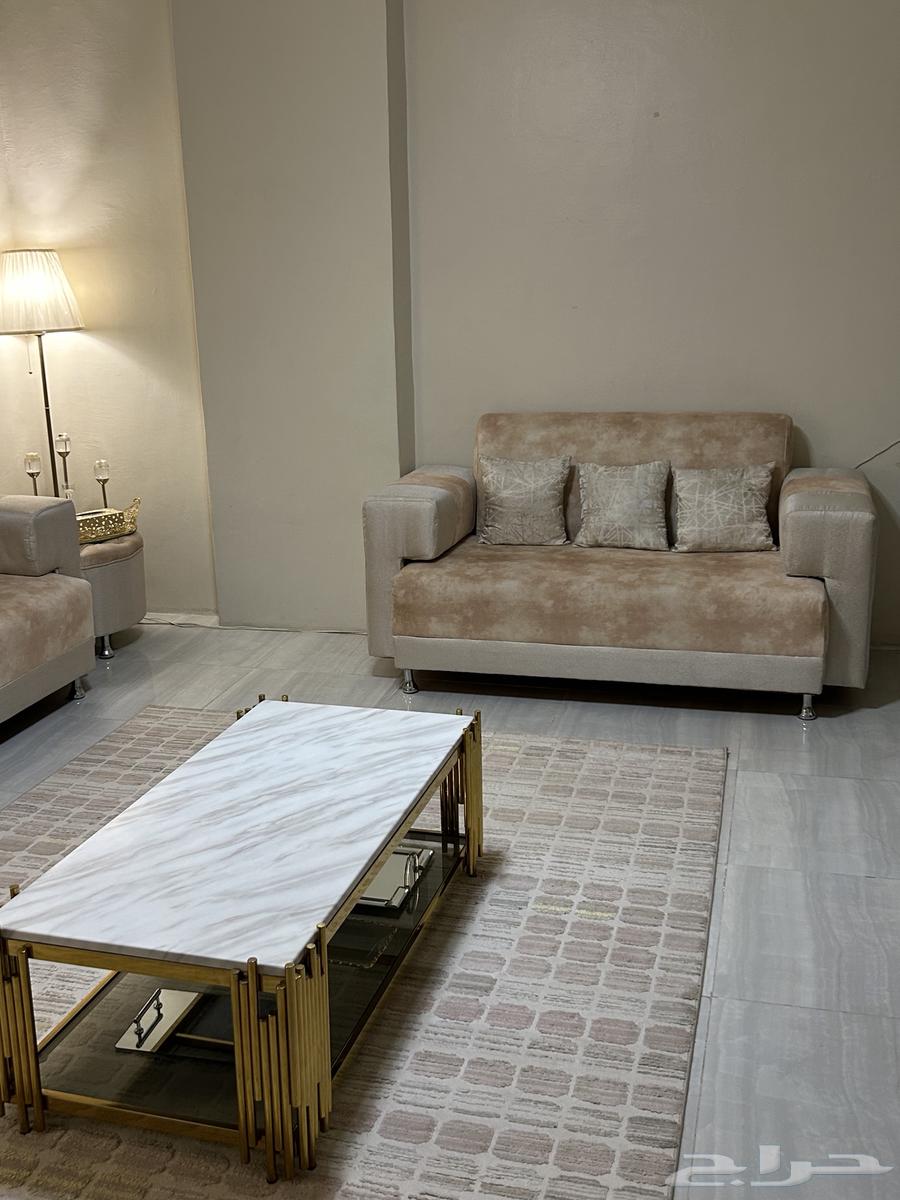 كنب للبيع خمسه قطع واثنين دائريه صغيره64402457791234111