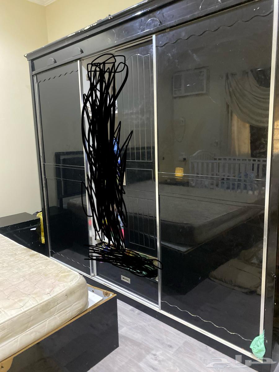 Good condition bedroom set with mattress, 2 dressers, a five-drawer dresser, wardrobe, and door64401578266243110