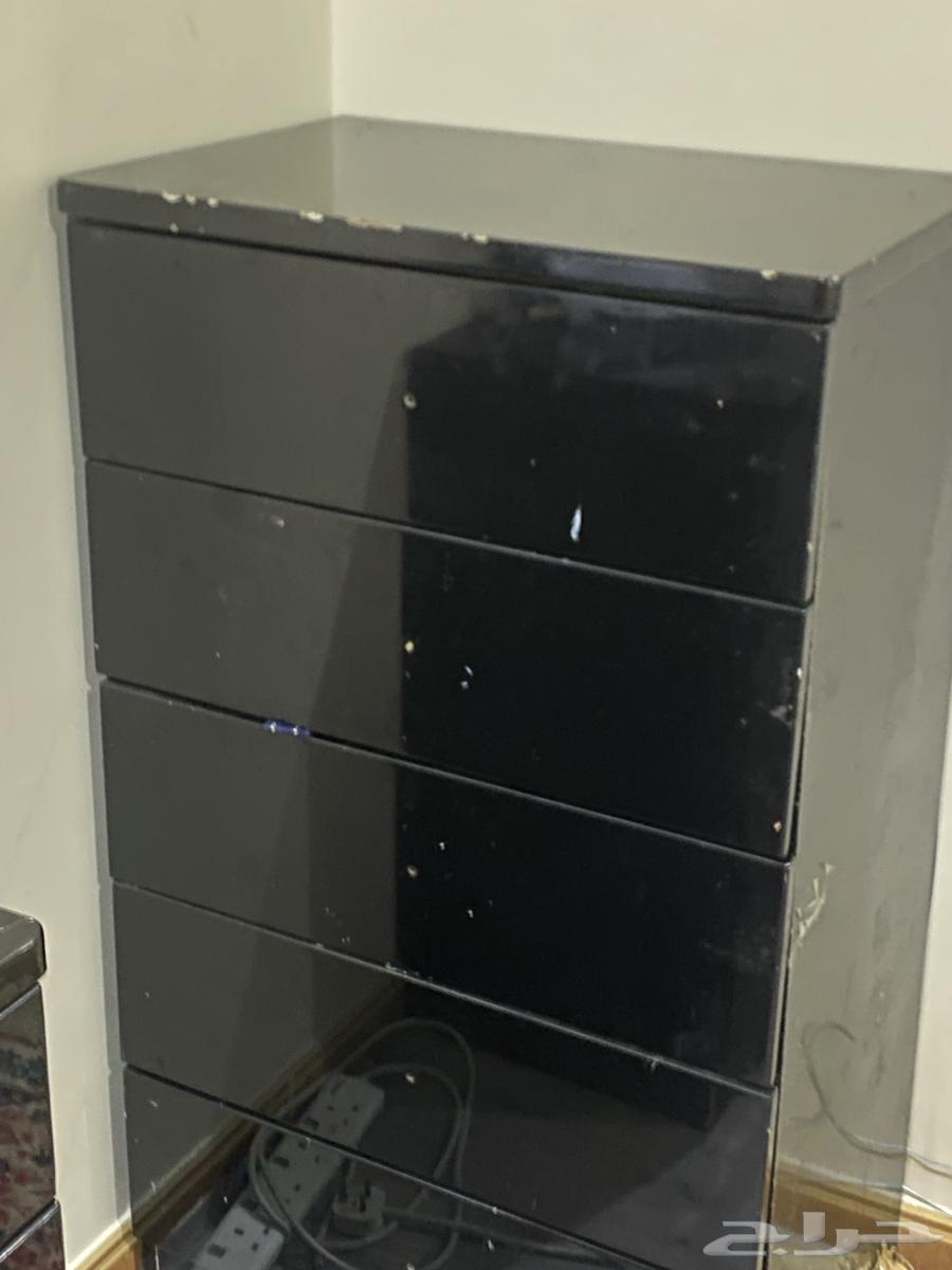 Good condition bedroom set with mattress, 2 dressers, a five-drawer dresser, wardrobe, and door64401578266243113