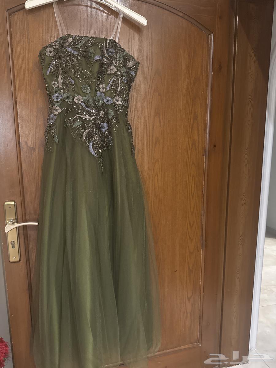 فستان مستخدم مره وحدة للبيع  مقاس M64401439209730110