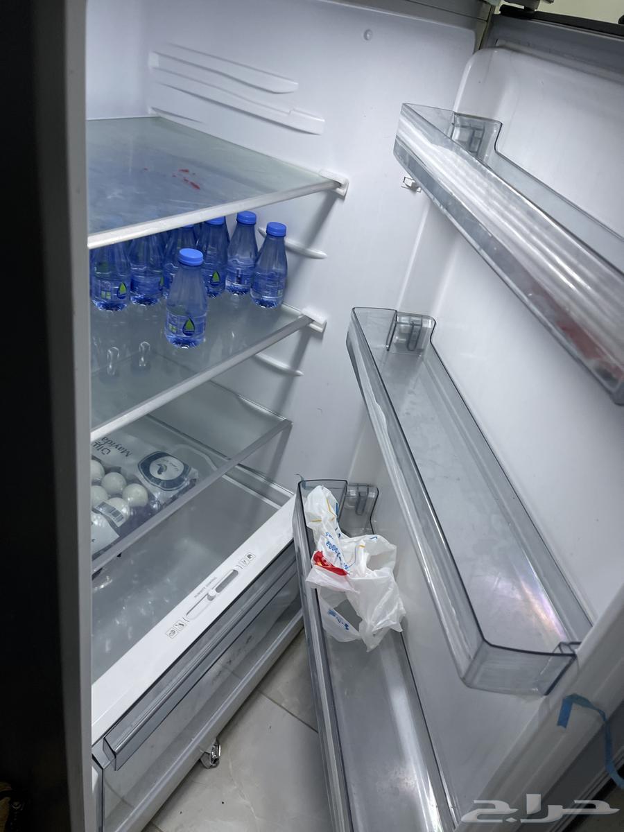 ثلاجه كبيره من المنيع باقي على ضمانها سنتين64398256642562112