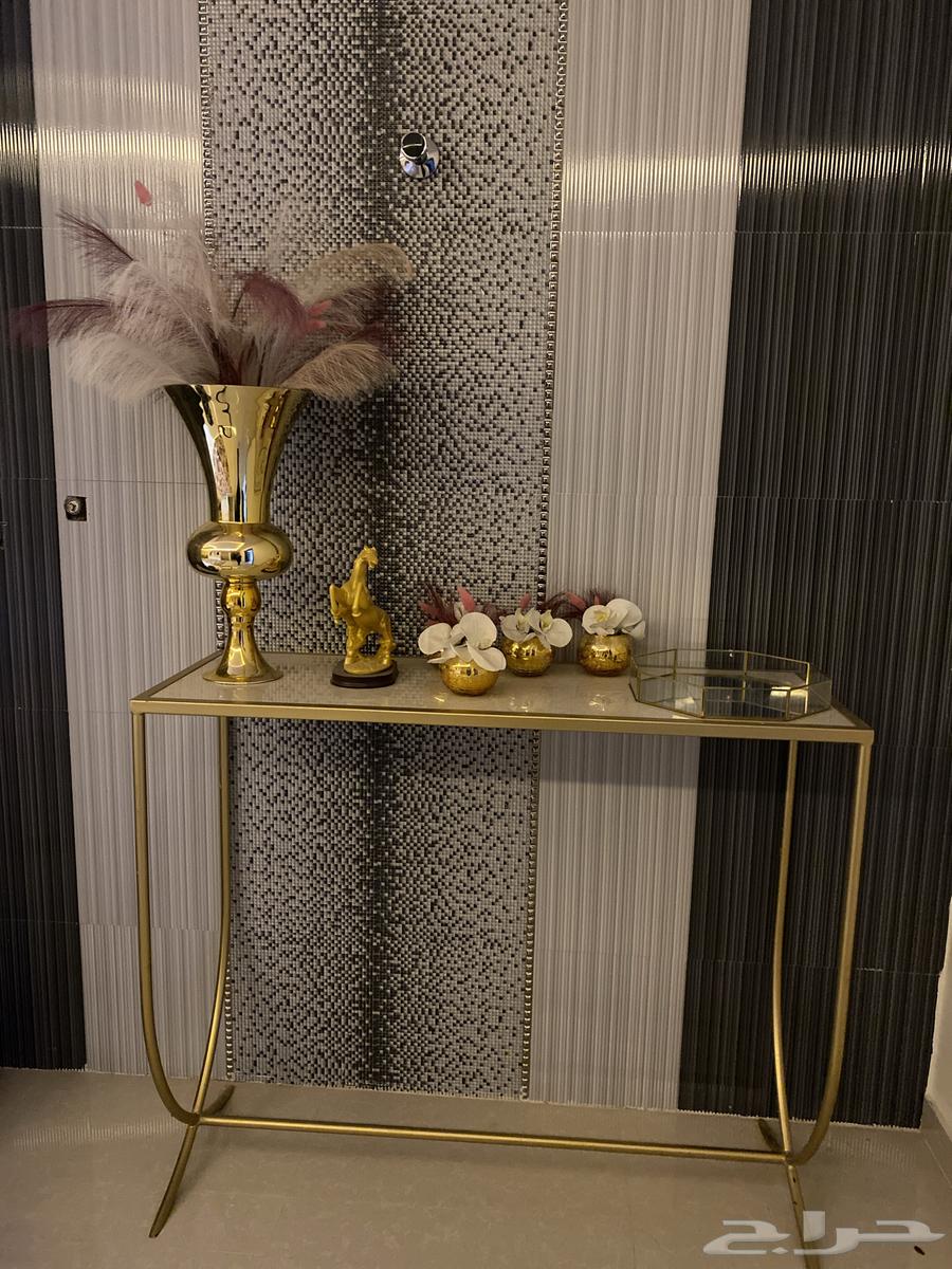 للبيع طاوله للستقبال مع جميع الملحقات64404694547073110