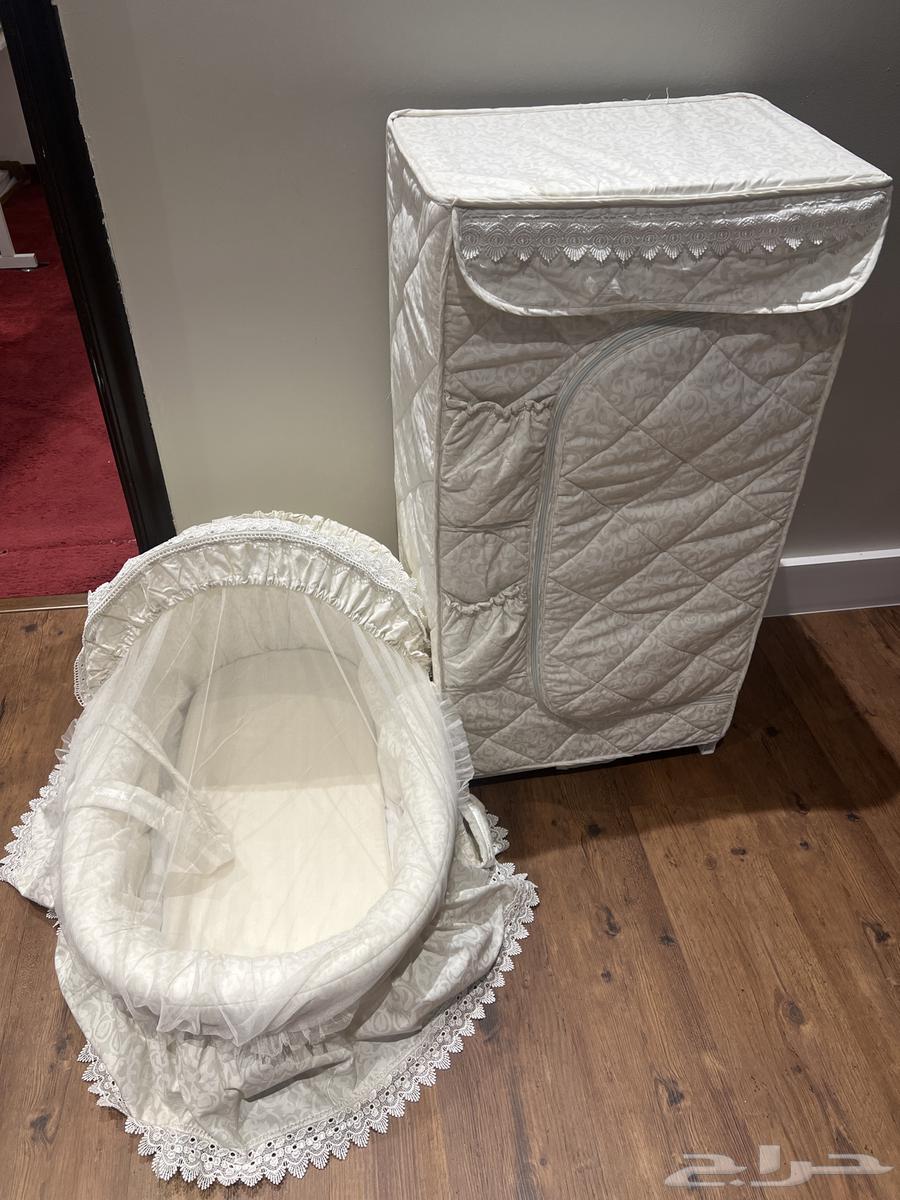 طقم دولاب وسرير مواليد نظيف ومرتب استخدام بسيط   لونه محايد64401939284354110