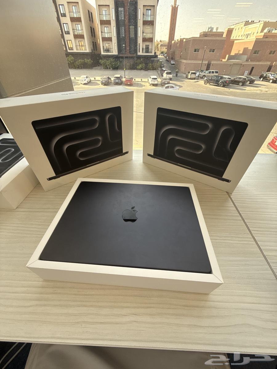 MacBook Pro M4 Max 1TB Quantity 3 Units64401647513217111