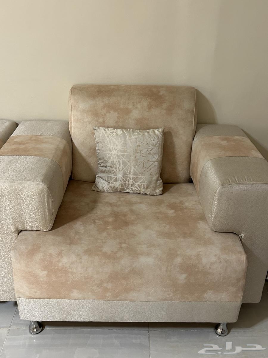 كنب للبيع خمسه قطع واثنين دائريه صغيره64402457791234114