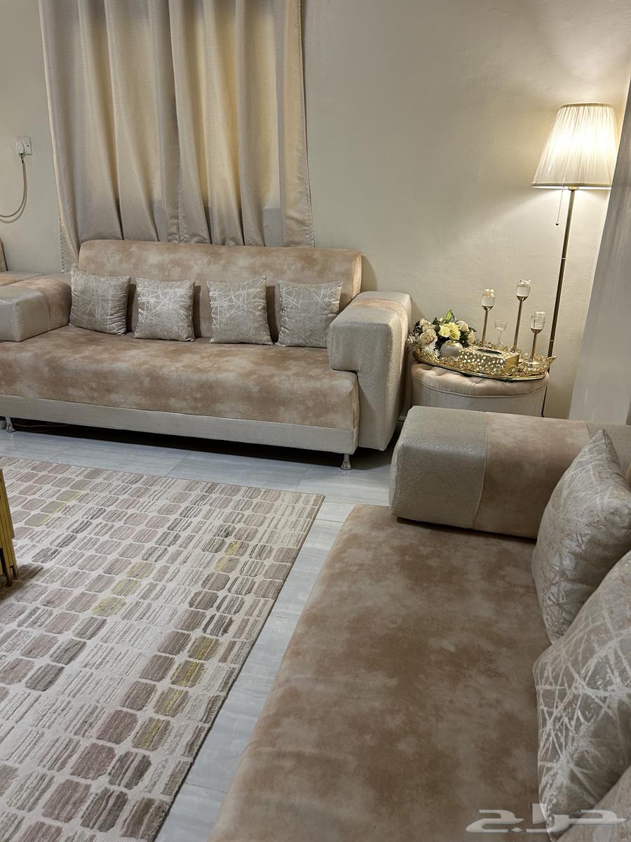 كنب للبيع خمسه قطع واثنين دائريه صغيره64402457791234110