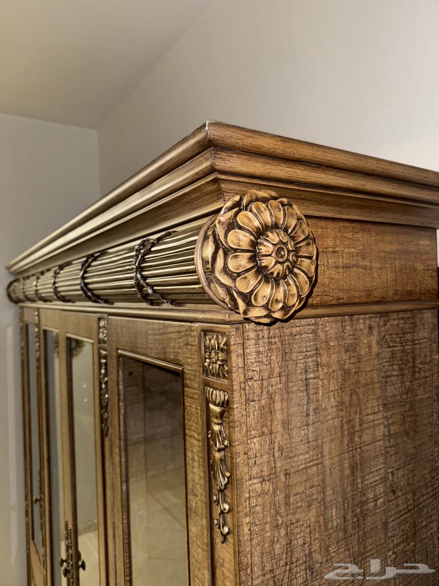 Dining table, cabinet, table with mirror64404000162049114