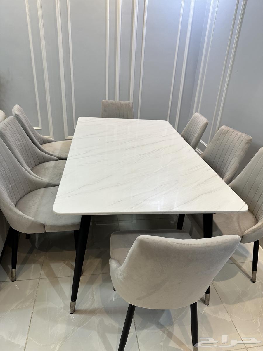 Dining table64404806030338112
