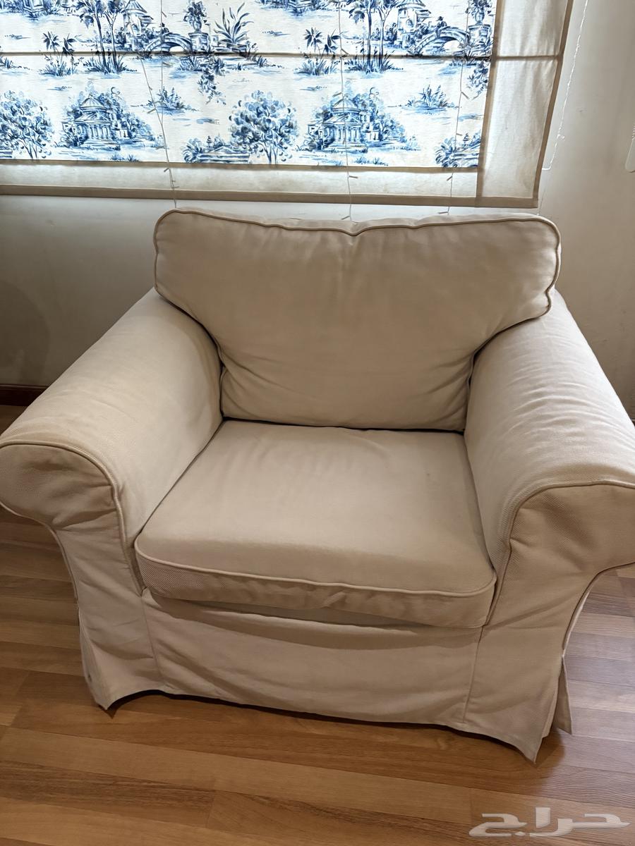 كرسي ايكيا ذراعين مفرد لون بيج بحاله نظيف جدا 60064403649739777112