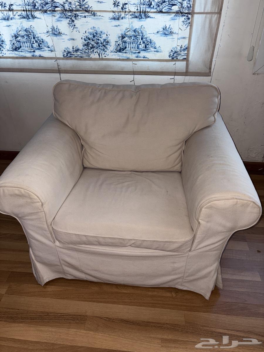 كرسي ايكيا ذراعين مفرد لون بيج بحاله نظيف جدا 60064403649739777110