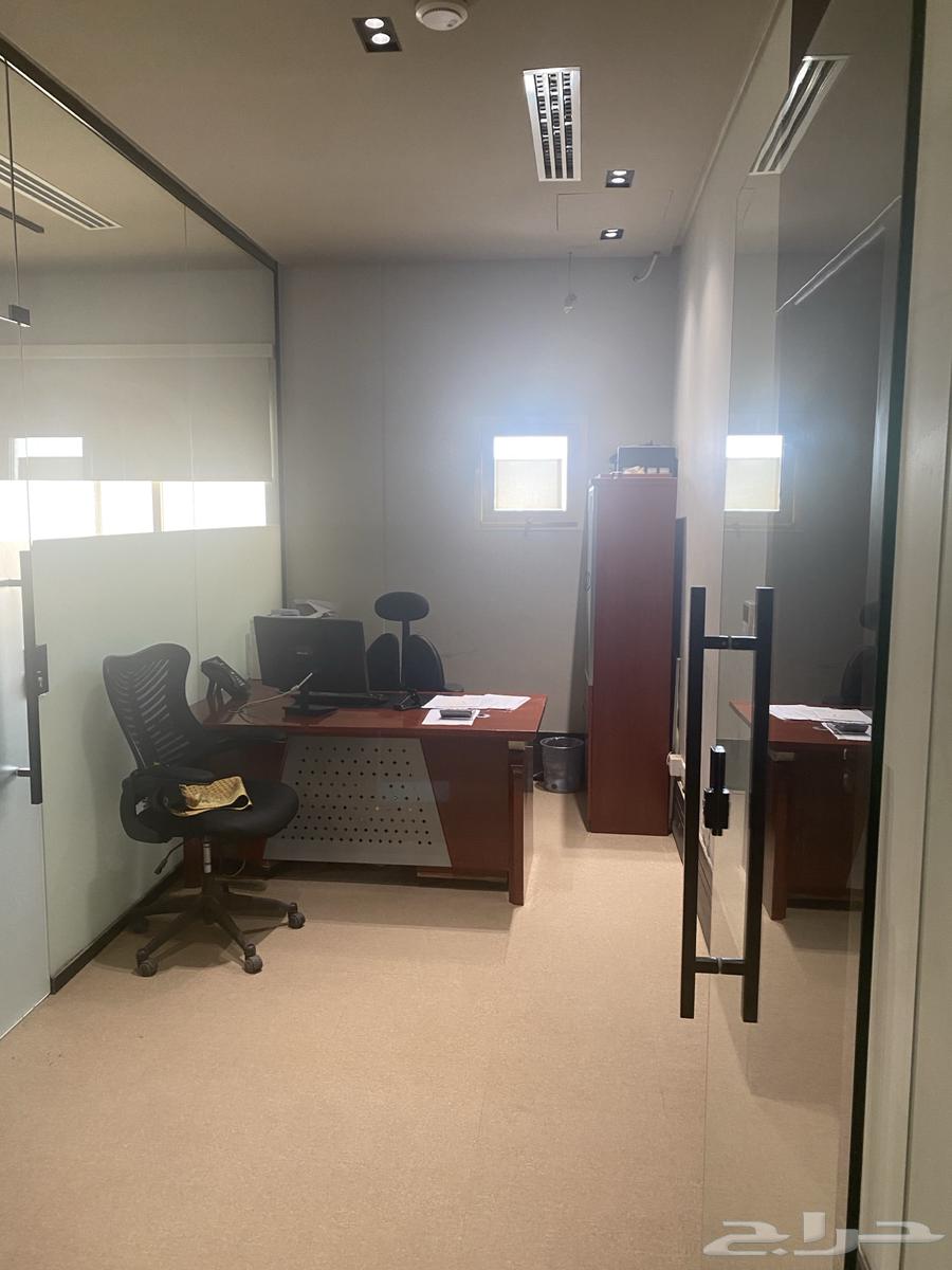 A furnished ready-to-move-in office64141430762243113