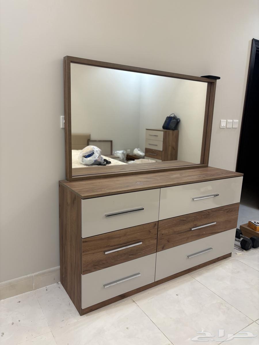 غرفة نوم من مفروشات العمر شبه جديده64402216743683110