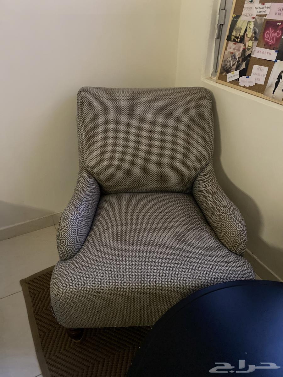 Two single beds for sale, almost new, but the wood needs repainting64402506055937110