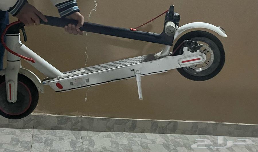 سكوتر واقف ابيض64401300036226112